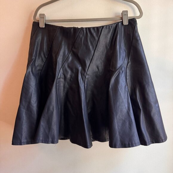 Torrid Black Coated Studio Luxe Ponte Faux Leather Skater Mini Skirt Size 14 - Picture 3 of 8